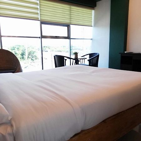 2428 Suites Urdaneta Rom bilde