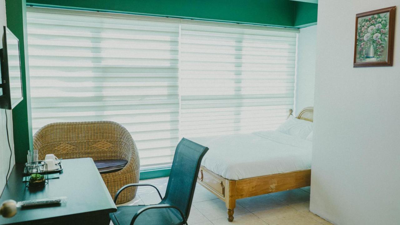 2428 Suites Urdaneta Eksteriør bilde