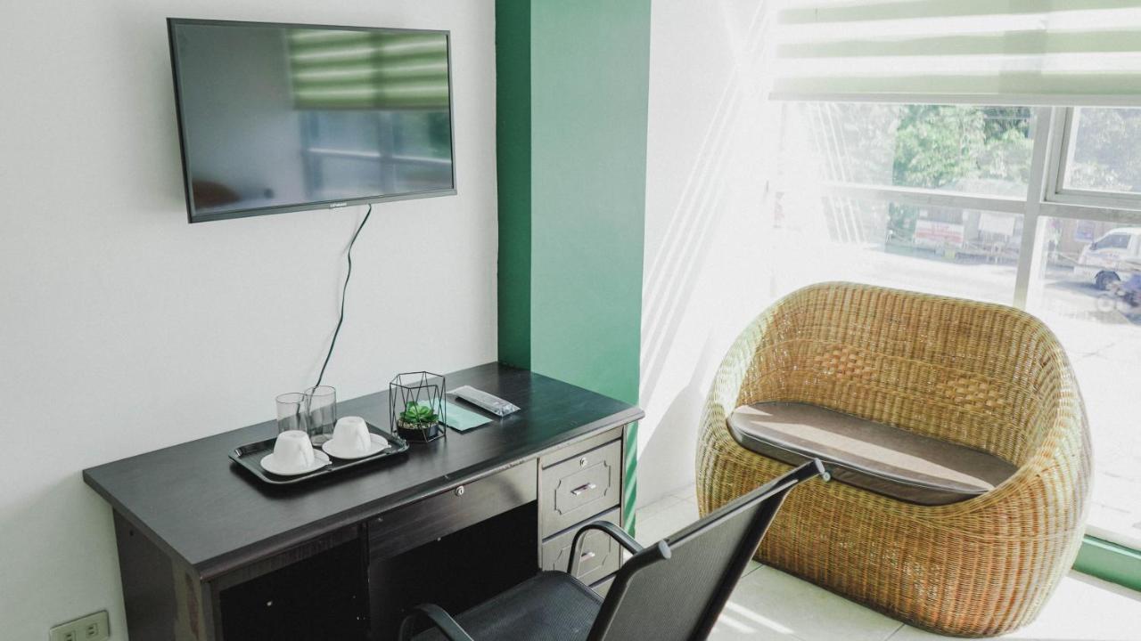 2428 Suites Urdaneta Eksteriør bilde
