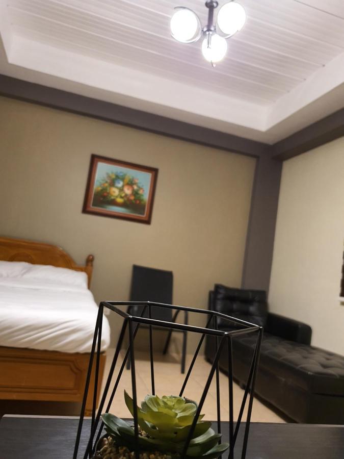 2428 Suites Urdaneta Eksteriør bilde