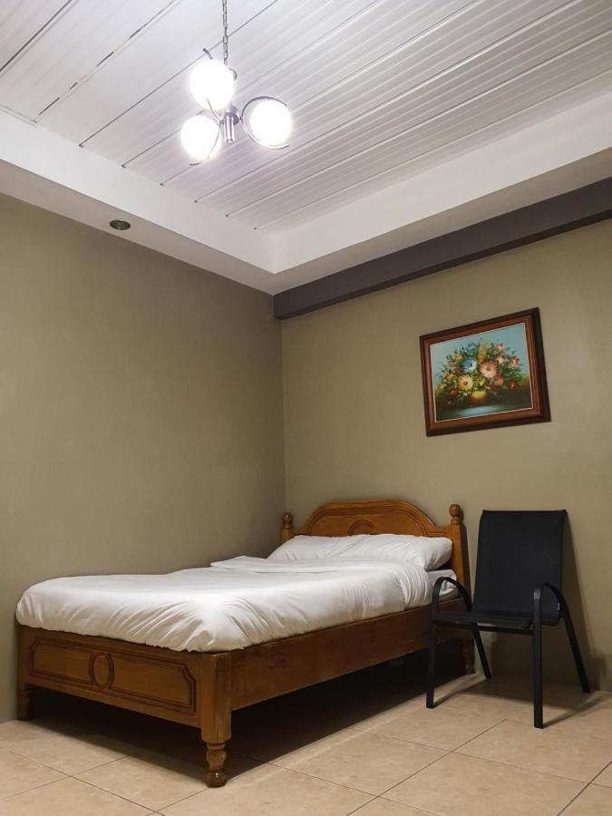 2428 Suites Urdaneta Eksteriør bilde